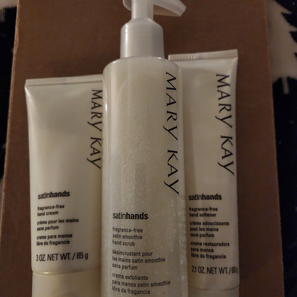 Mary Kay Satin Hands Trio - Cream and White